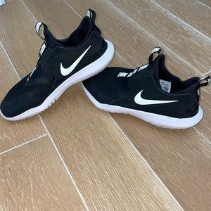 Kids (boys) Nike FlexRunner size 7Y